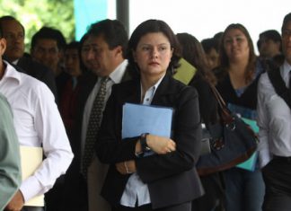 9.3 MILLONES DE MEXICANOS CON LICENCIATURA EN LA POBREZA.