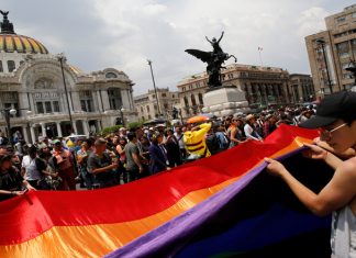 MÉXICO AVANZA EN DERECHOS A PAREJAS HOMOSEXUALES